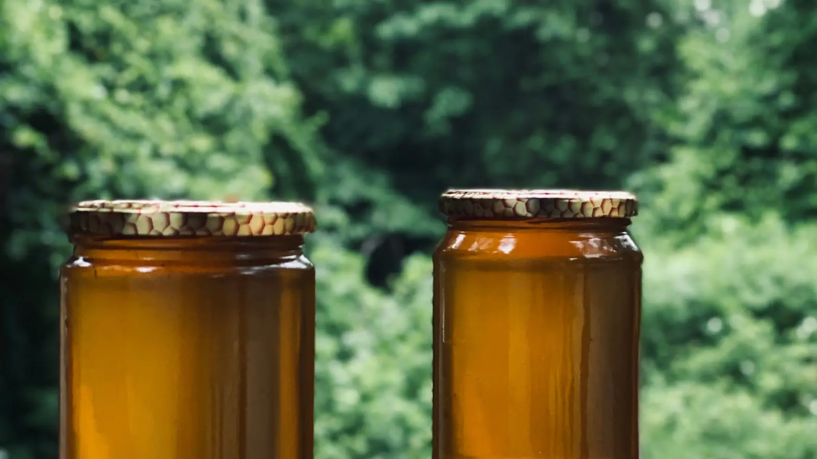 The Antimicrobial Secret in Raw Honey That Pasteurization Destroys