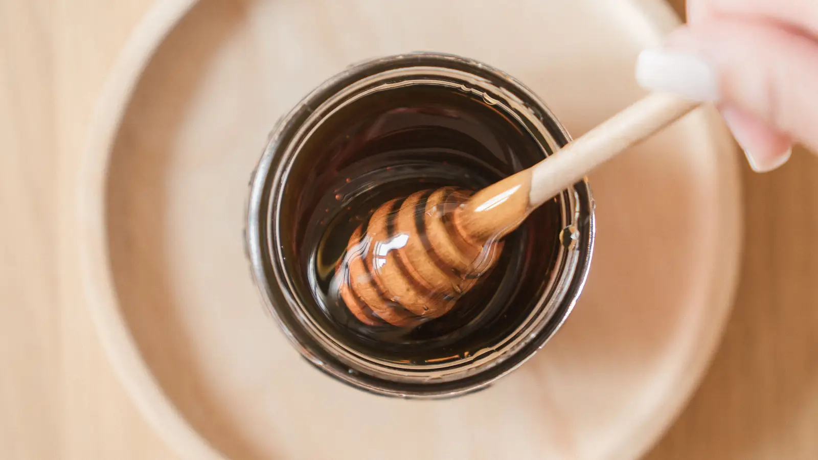 5 Warning Signs Your Honey Has Started Fermenting