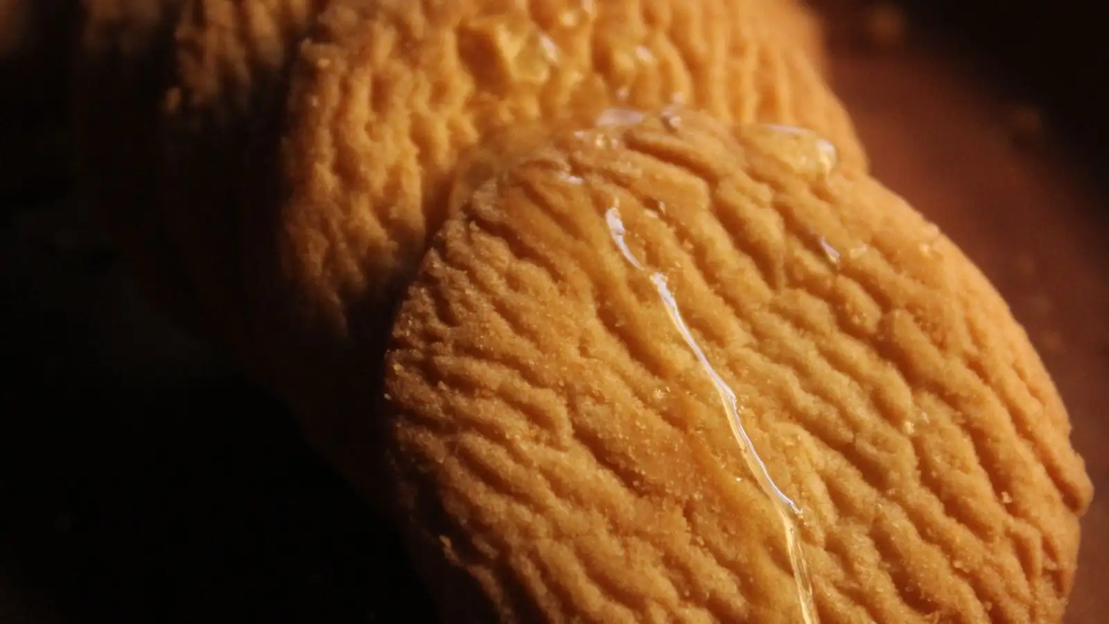 Honey Keeps Cookies Soft for Days, if You Choose the Right Recipe