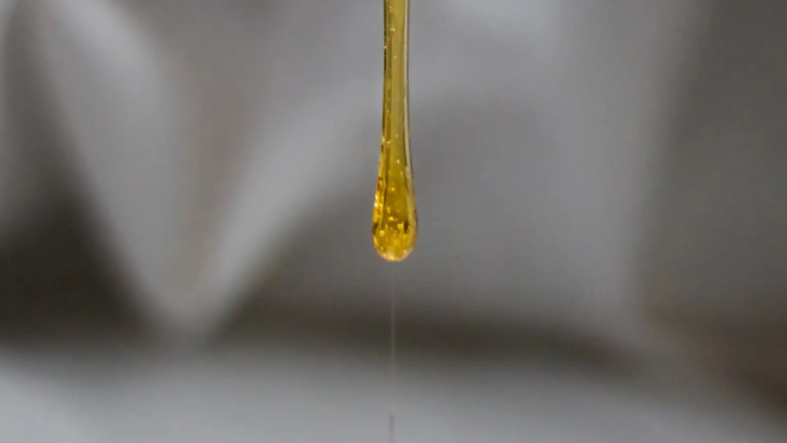 Honey vs Sugar: Only 12 Calories Separate Each Teaspoon
