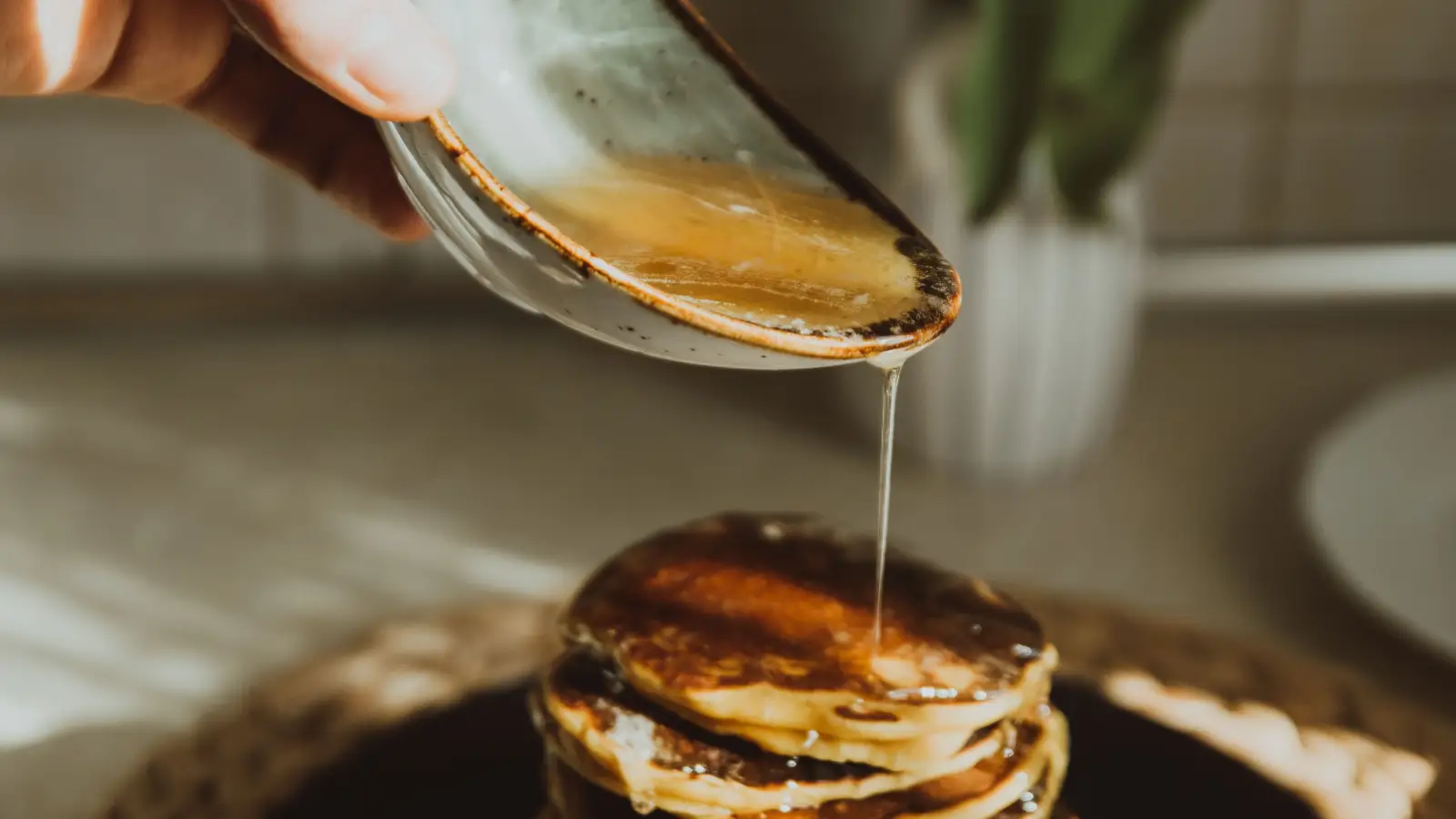 When Raw Honey Is Safe in No-Cook Recipes: A Food-Science Guide
