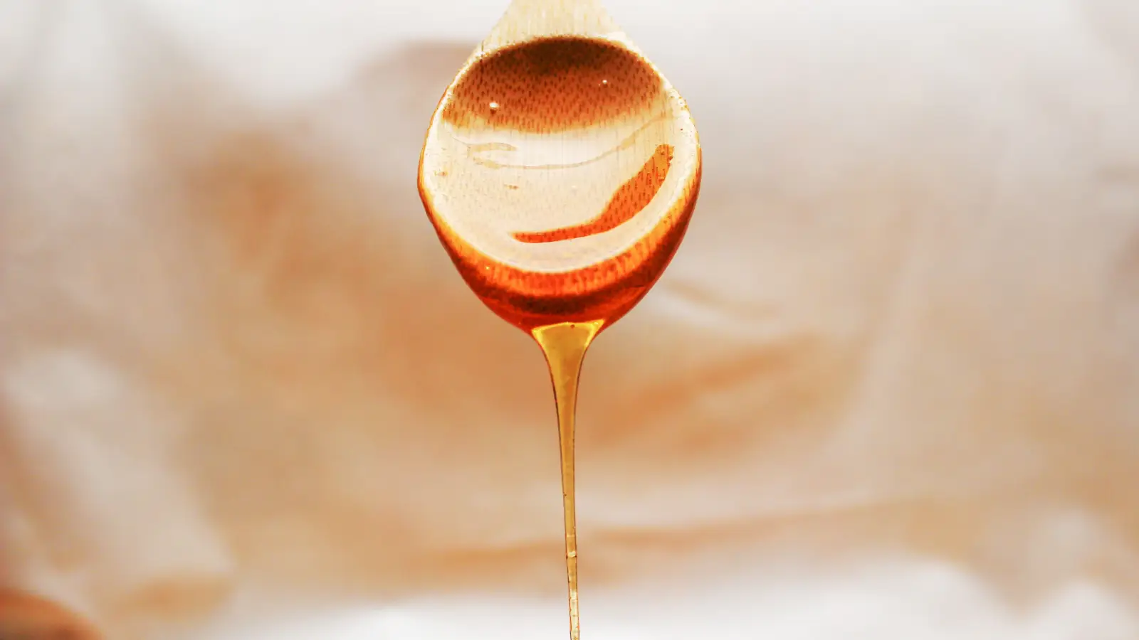 3-Ingredient Honey Hair Mask for Dry, Brittle Hair