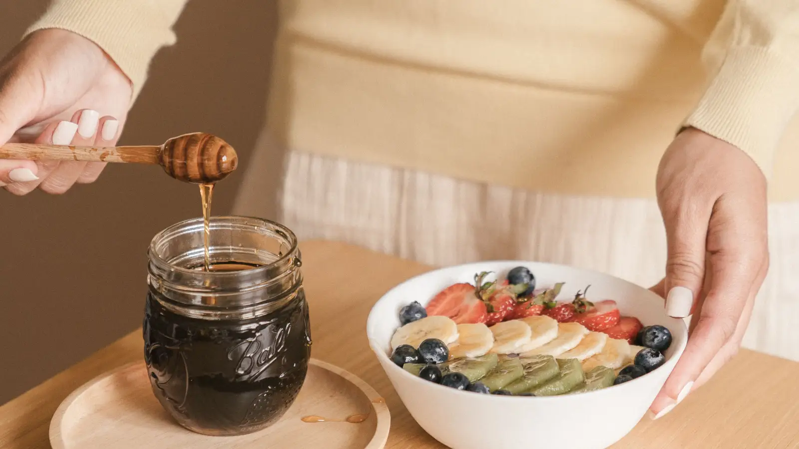 What One Tablespoon of Honey Adds to Your Diet